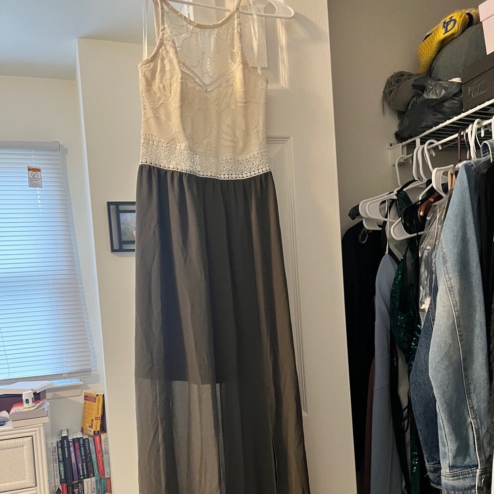 kohls maxi dress tan and olive green with lace detailing